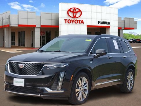 Used 2023 Cadillac XT6 Premium Luxury FWD image 2
