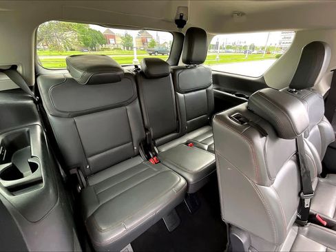 Used 2025 Ford Expedition Active AWD/4WD image 35
