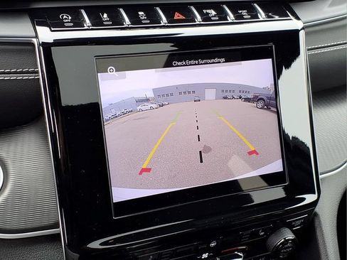 Used 2024 Jeep Grand Cherokee Altitude AWD/4WD image 12