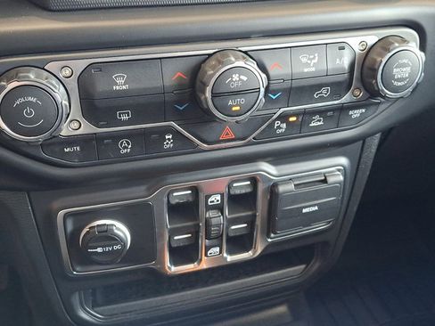 Used 2023 Jeep Gladiator Overland AWD/4WD image 16