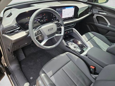 Used 2025 Audi Q5 Premium Plus w/ Premium Plus image 3