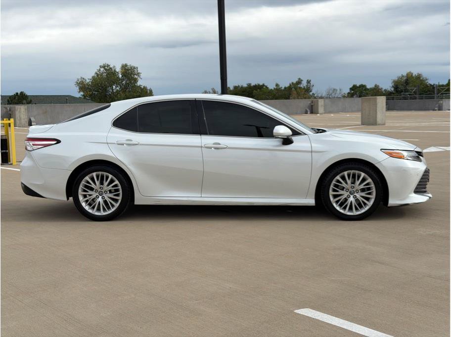 Used 2018 Toyota Camry XLE FWD image 9