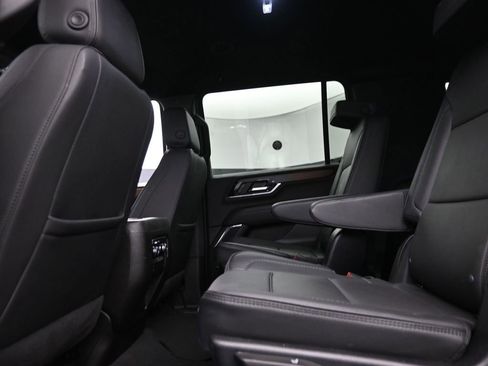 Used 2025 GMC Yukon XL Denali image 12