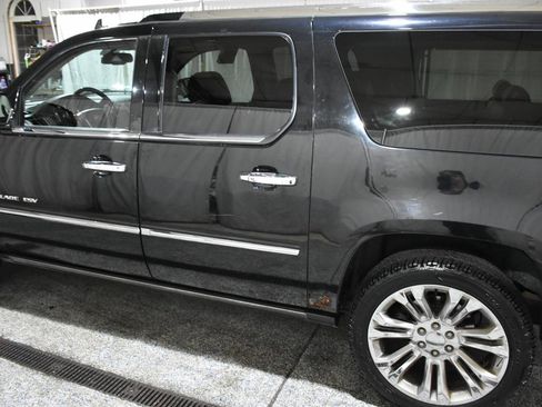 Used 2010 Cadillac Escalade ESV Premium AWD/4WD image 29