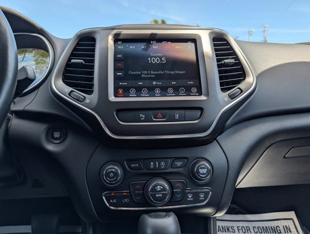 Used 2021 Jeep Cherokee Trailhawk w/ Comfort/Convenience Group AWD/4WD image 19