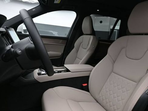 New 2026 Volvo XC90 B6 Plus w/ Protection Package Premier AWD/4WD image 10