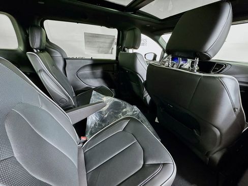New 2026 Chrysler Pacifica Limited w/ S Appearance Package FWD image 27