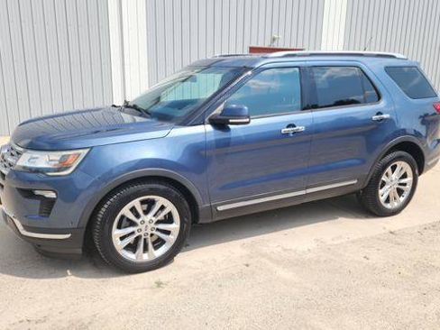 Used 2018 Ford Explorer Limited w/ Equipment Group 301A AWD/4WD image 2