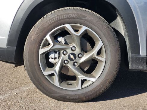 Used 2025 Chevrolet Trax LT w/ LT Convenience Package image 10