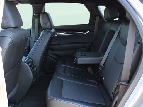 Used 2025 Cadillac XT5 Premium Luxury image 17