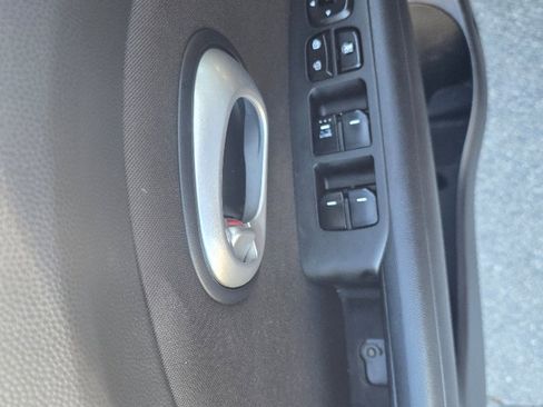Used 2016 Kia Soul image 11