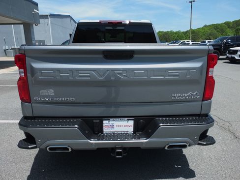 Used 2025 Chevrolet Silverado 1500 High Country AWD/4WD image 4