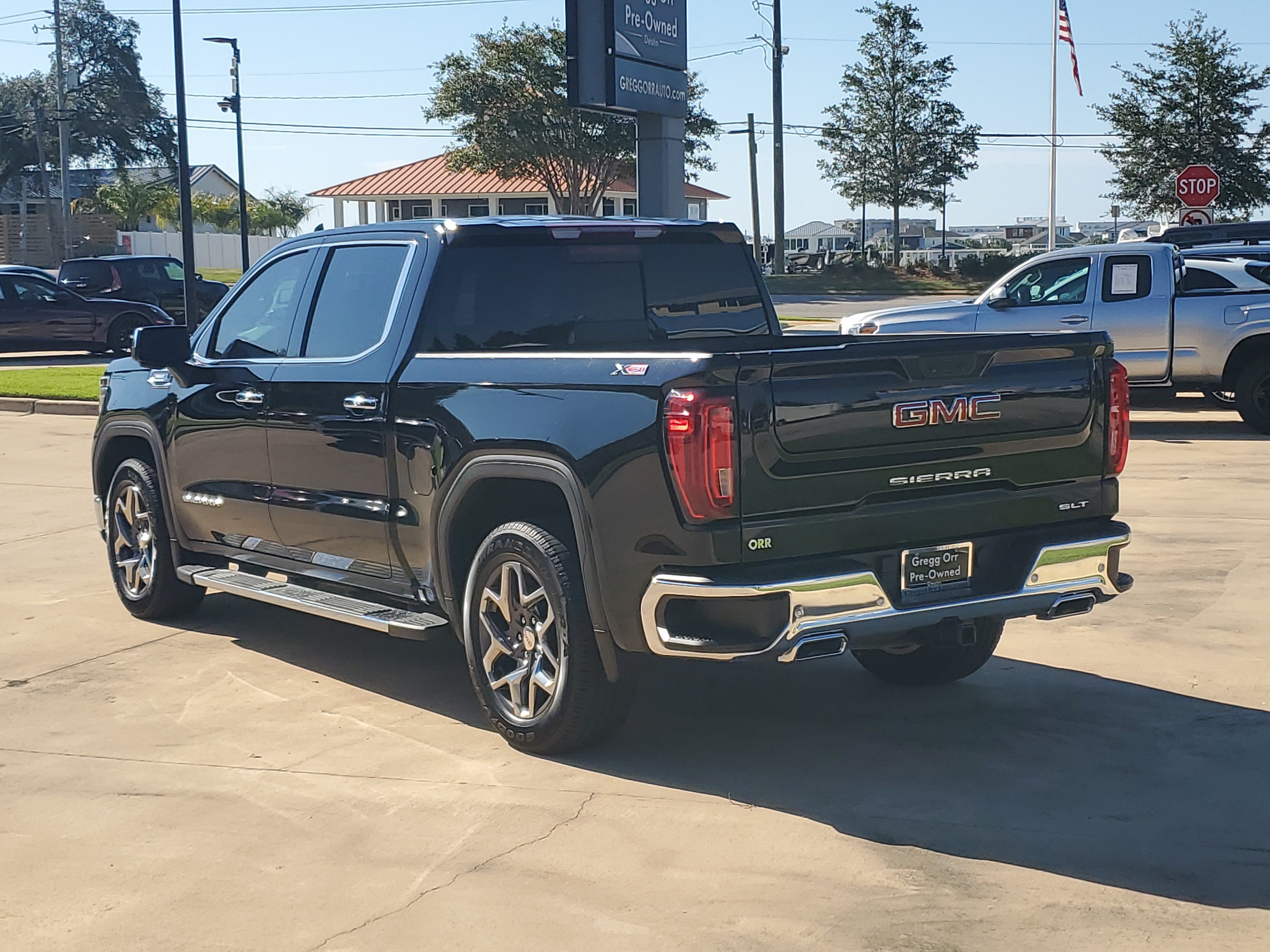 Used 2022 GMC Sierra 1500 SLT w/ SLT Premium Plus Package AWD/4WD image 3