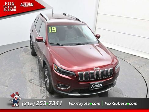 Used 2019 Jeep Cherokee Limited image 29