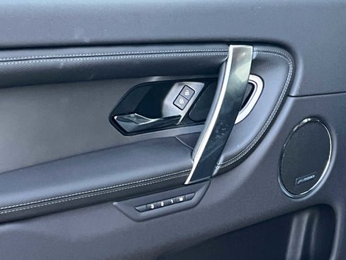 Used 2025 Land Rover Discovery Sport Dynamic SE image 15