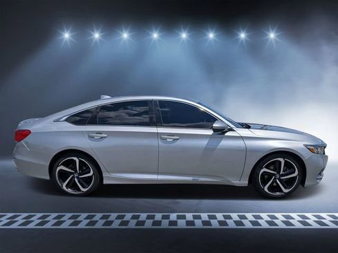 Used 2019 Honda Accord Sport image 2