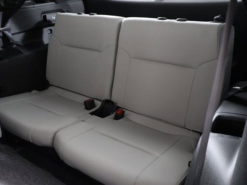 New 2025 Mitsubishi Outlander SE image 33