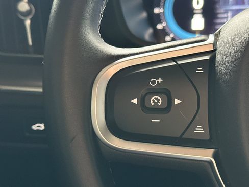 Used 2024 Volvo XC60 B5 Core image 32