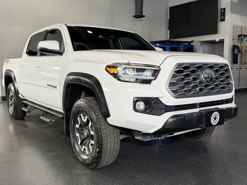 Used 2020 Toyota Tacoma TRD Off-Road w/ Technology Package image 2