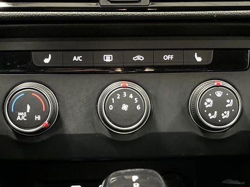 Used 2022 Volkswagen Taos SE image 17