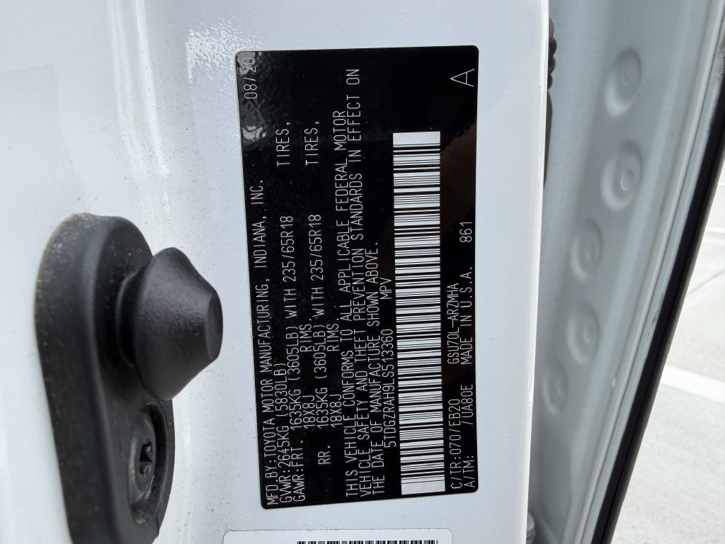 Used 2020 Toyota Highlander XLE FWD image 29