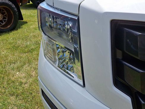 Used 2021 Nissan Titan SV w/ SV Convenience Package AWD/4WD image 9