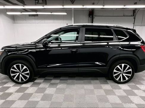 Used 2023 Volkswagen Taos SE w/ Panoramic Sunroof Package FWD image 14
