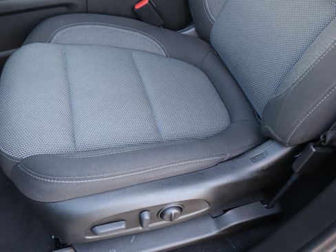 Used 2023 Chevrolet Traverse LT FWD image 18