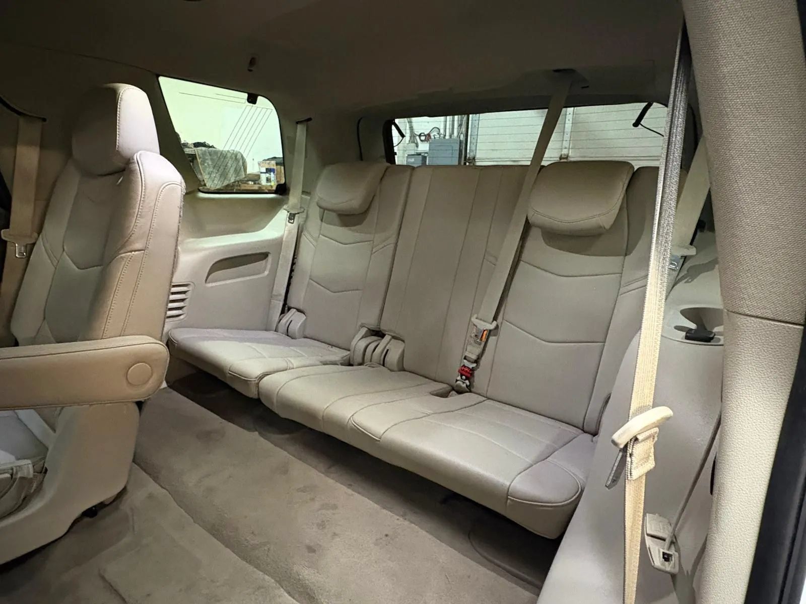 Used 2016 Cadillac Escalade Luxury AWD/4WD image 30