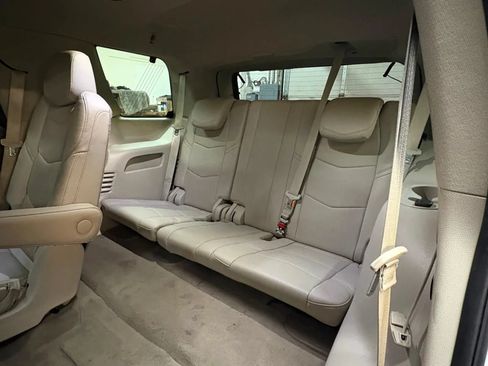 Used 2016 Cadillac Escalade Luxury AWD/4WD image 30
