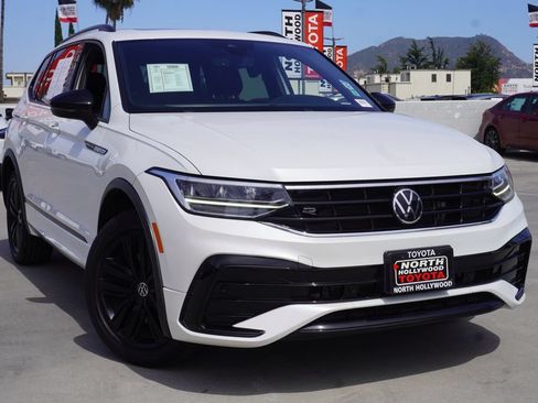 Used 2022 Volkswagen Tiguan SE R-Line FWD image 2
