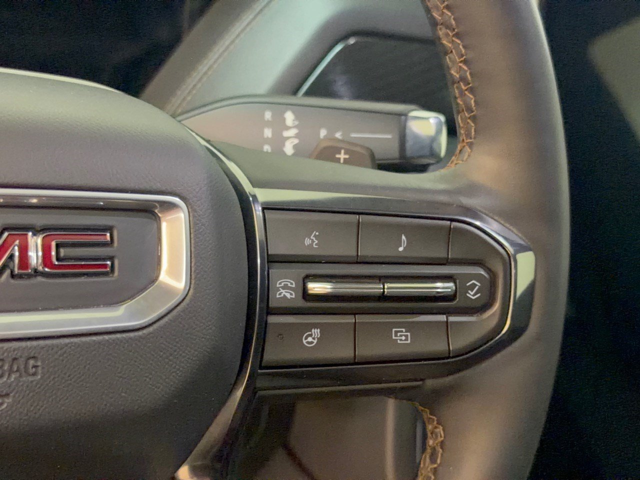Used 2025 GMC Yukon AT4 w/ AT4 Premium Package AWD/4WD image 19