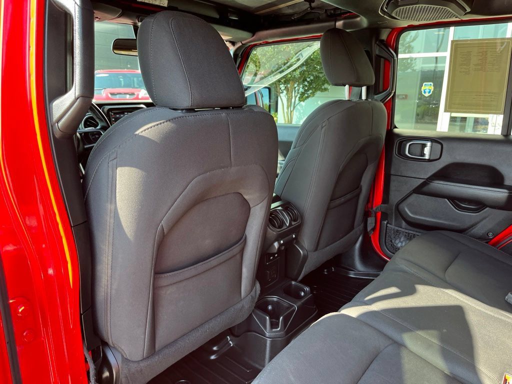 Used 2021 Jeep Wrangler Unlimited Sahara AWD/4WD image 15