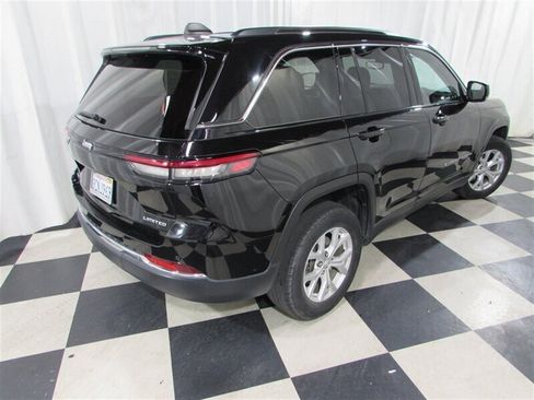 Used 2023 Jeep Grand Cherokee Limited AWD/4WD image 12
