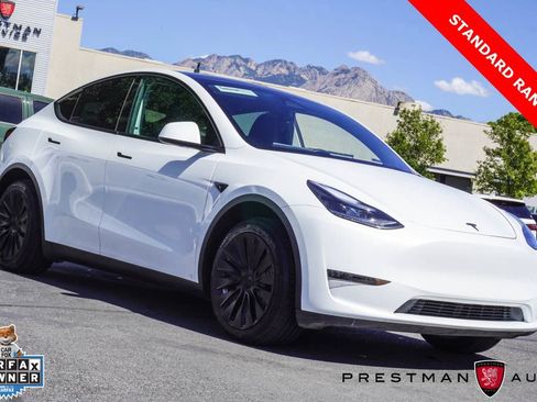 Used 2024 Tesla Model Y 2WD image 1