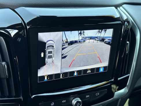 Used 2023 Chevrolet Traverse RS FWD image 18