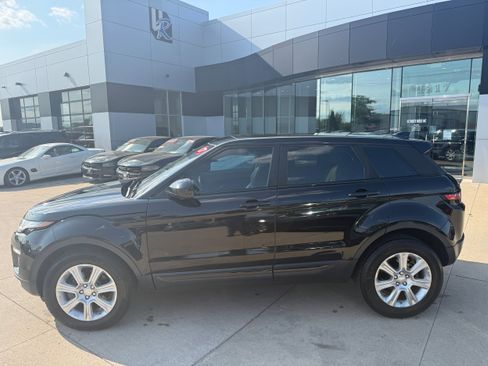 Used 2017 Land Rover Range Rover Evoque SE AWD/4WD image 4