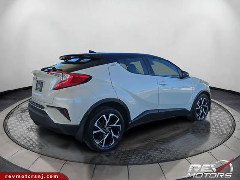 Used 2019 Toyota C-HR XLE image 5