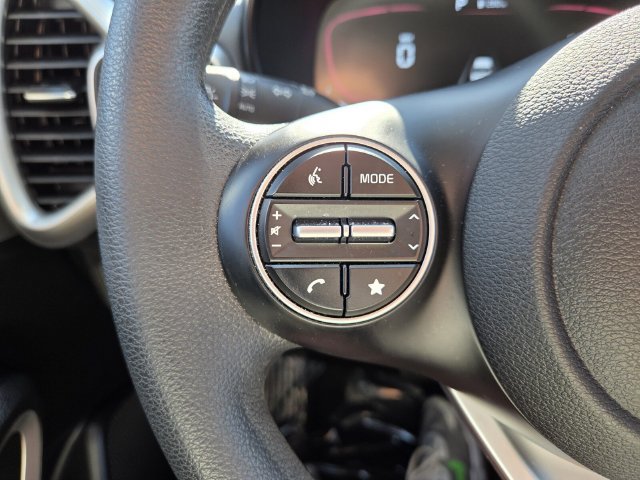 Used 2025 Kia Soul LX w/ LX Technology Package FWD image 30