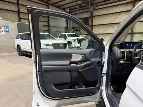 Used 2025 Ford Expedition Active AWD/4WD image 12