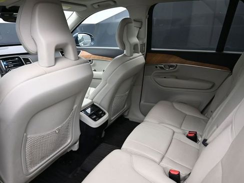 Used 2022 Volvo XC90 T5 Momentum w/ Climate Package image 15