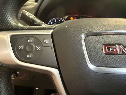 Used 2024 GMC Terrain SLE FWD image 29