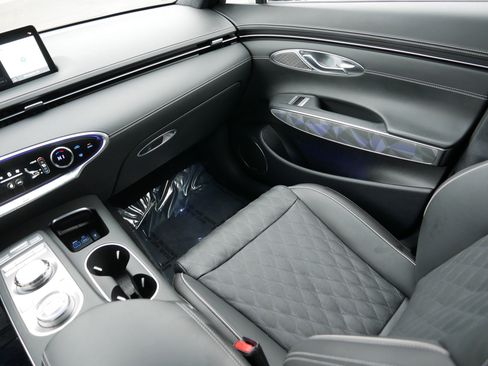 Used 2025 Genesis GV70 3.5T Sport w/ Sport Advanced Package image 11