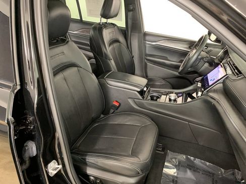 Used 2022 Jeep Grand Cherokee Overland AWD/4WD image 39