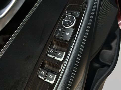 Used 2020 Kia Sorento LX FWD image 12