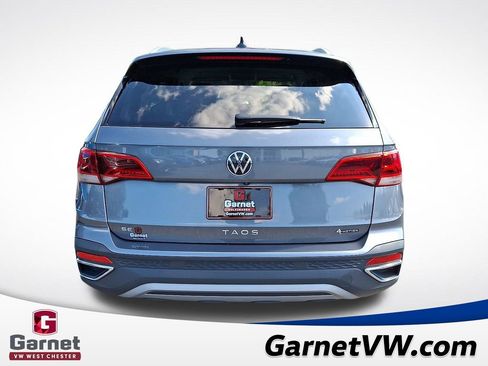 Certified 2022 Volkswagen Taos SE image 5