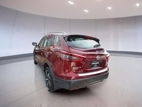 Used 2022 Nissan Rogue Sport SL w/ Premium Package image 3