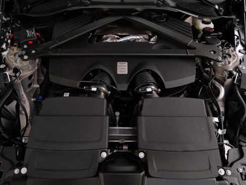 Used 2025 Aston Martin V8 Vantage Coupe image 25