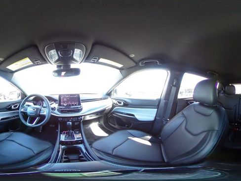 Used 2025 Jeep Compass Limited image 43