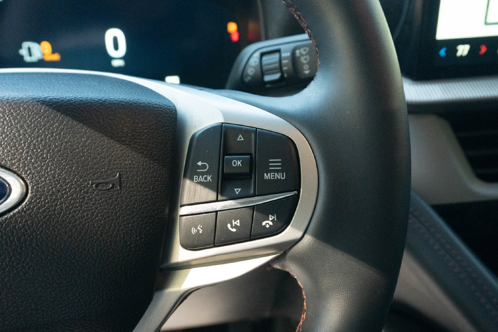 Used 2025 Ford Explorer Active RWD image 24